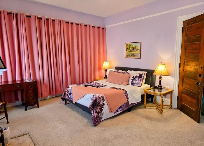 The Kings Throne Inn And Guest House