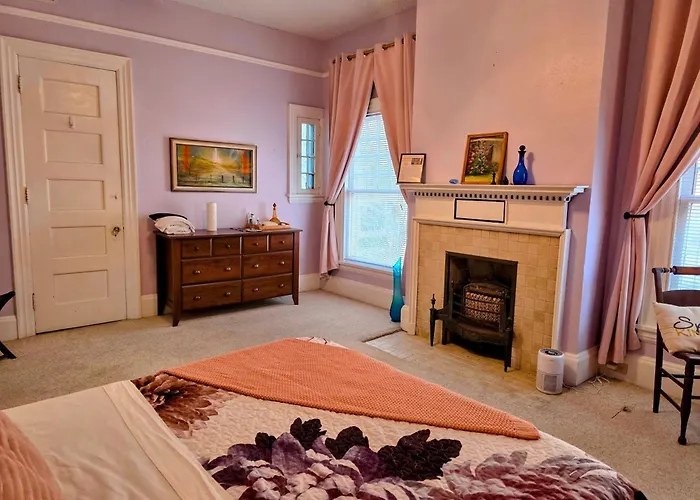The Kings Throne Inn And Guest House