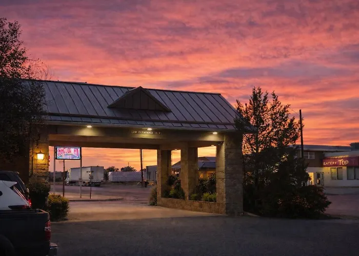 Sundowner Inn By Capital O Forsyth I 94