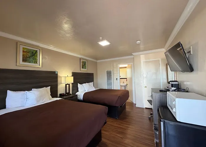 Holland Inn And Suites