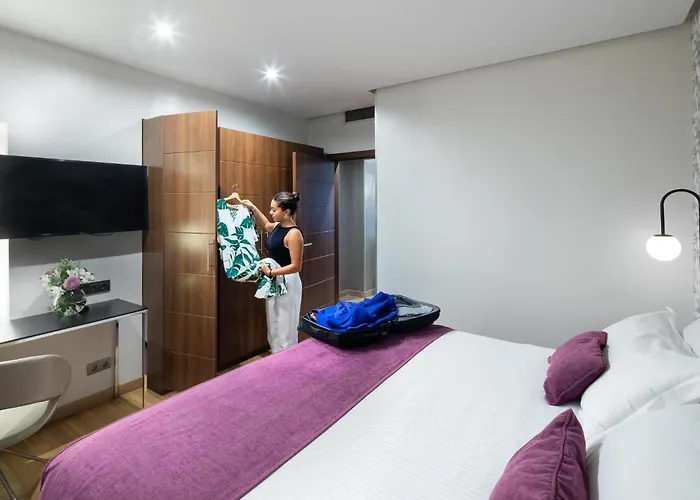 Apartosuites Jardines De Sabatini Madri