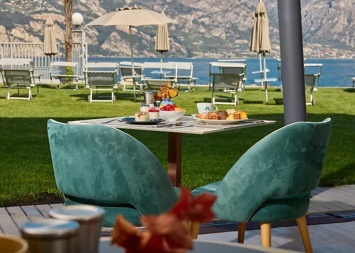 Hotel Castello Lake Front