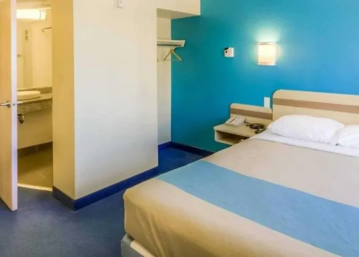 Aurora Inn Estevan