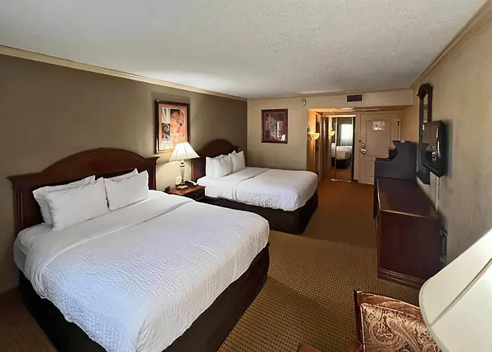 Clarion Garden City