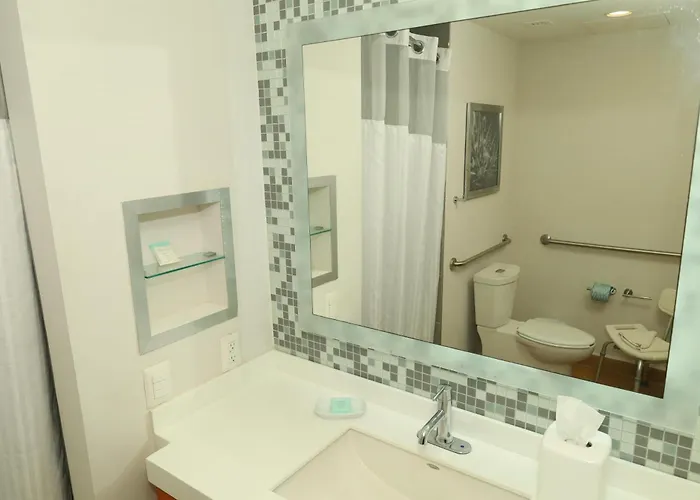 Hampton Inn & Suites By Hilton Paraiso