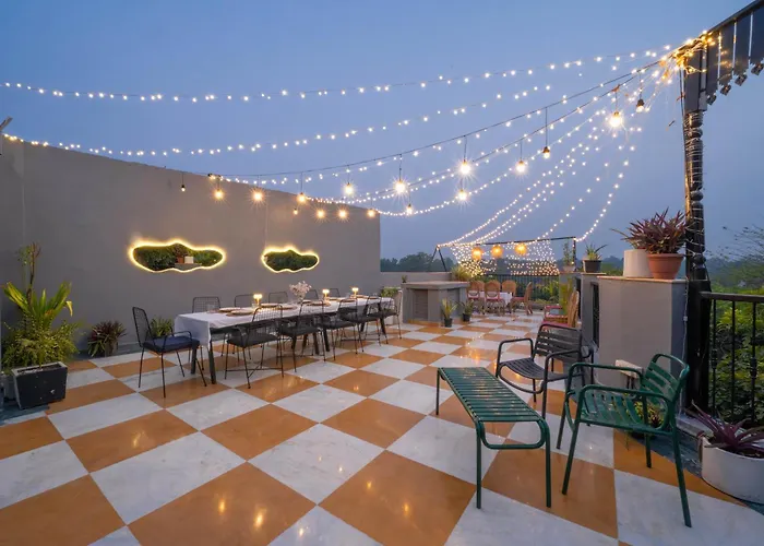 LetsBunk Poshtel&Suites