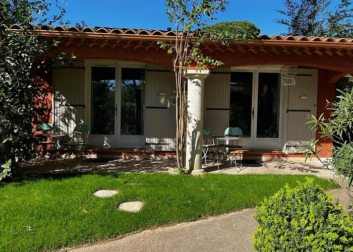 Bed and Breakfast La Bastide des Pins à Castillon-du-Gard