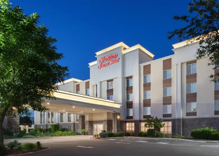 Hampton Inn & Suites