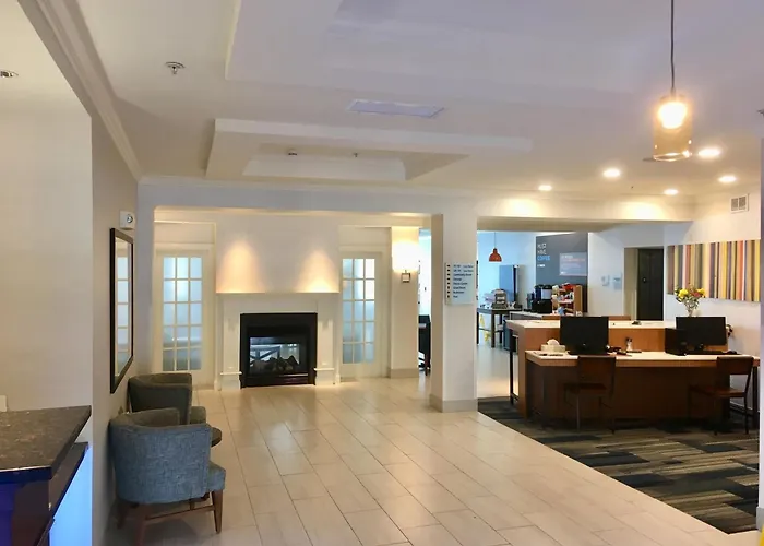 Holiday Inn Express & Suites Bethlehem Airport-Allentown Area