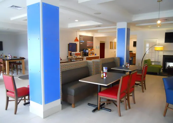Holiday Inn Express & Suites Bethlehem Airport-Allentown Area