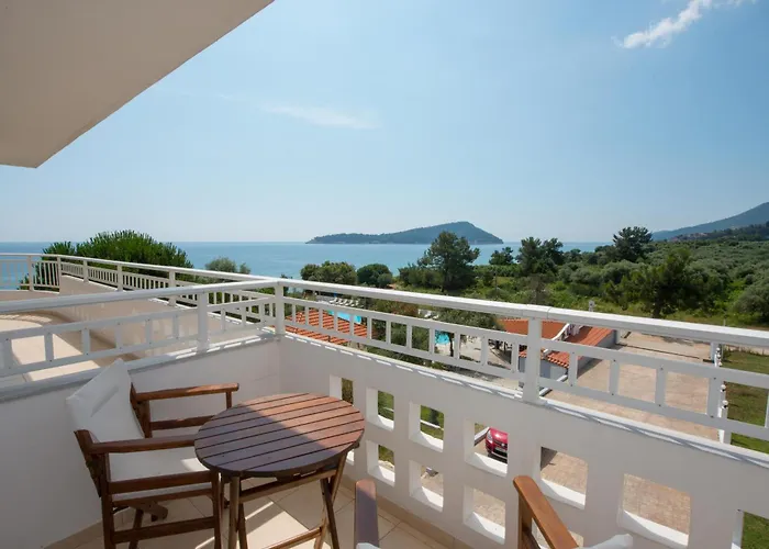 Maranton Beach Hotel