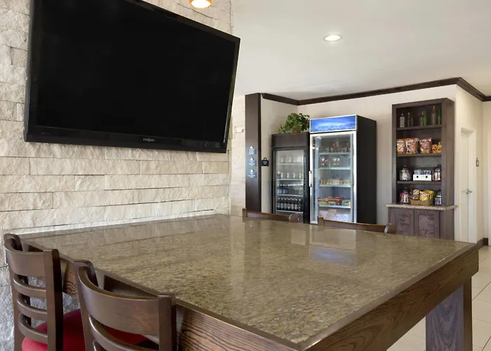Days Inn & Suites By Wyndham Gonzales Tx