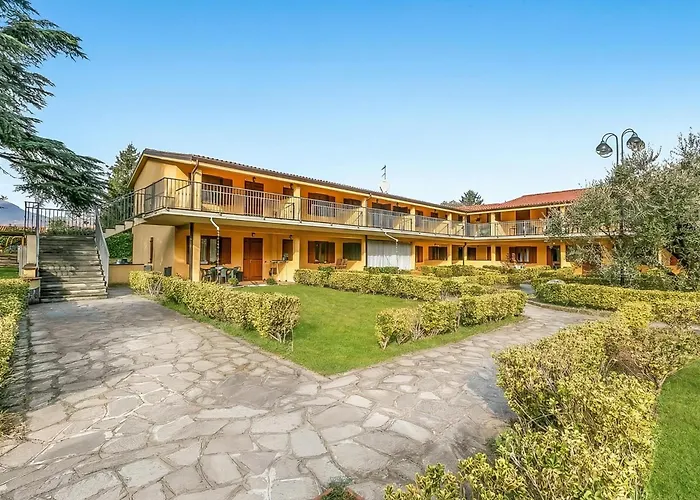 Residence La Perla With Shared Pool