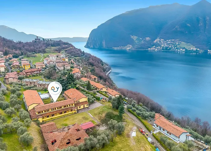 Residence La Perla With Shared Pool