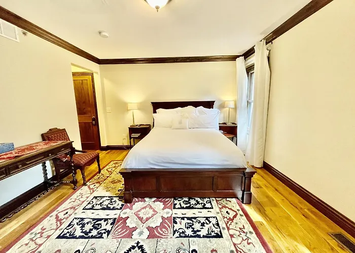 Dartmouth House Inn