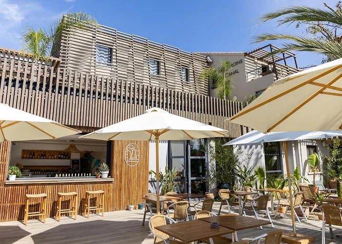 Hôtel les jardins du canal - solaire eco responsable - piscine - parking - garage - bornes électriques - accueil vélos - kids friendly