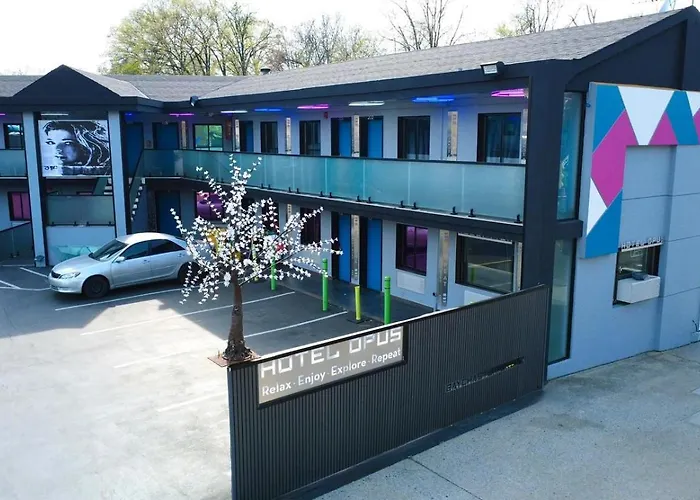 Hotel Opus Bronx Near Bay Plaza Mall