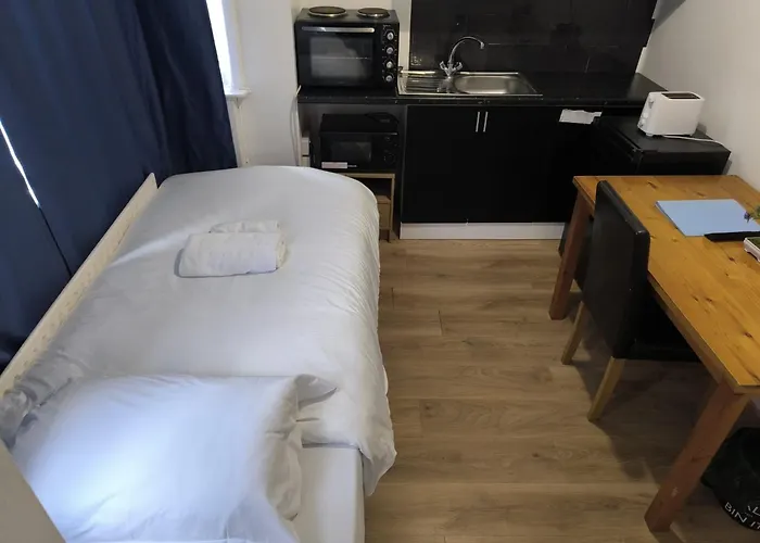 Pinnacle Hotel & Suites Formerly Jean Martyn Hotel Near Central Blackpool, Near Beach & Attractions