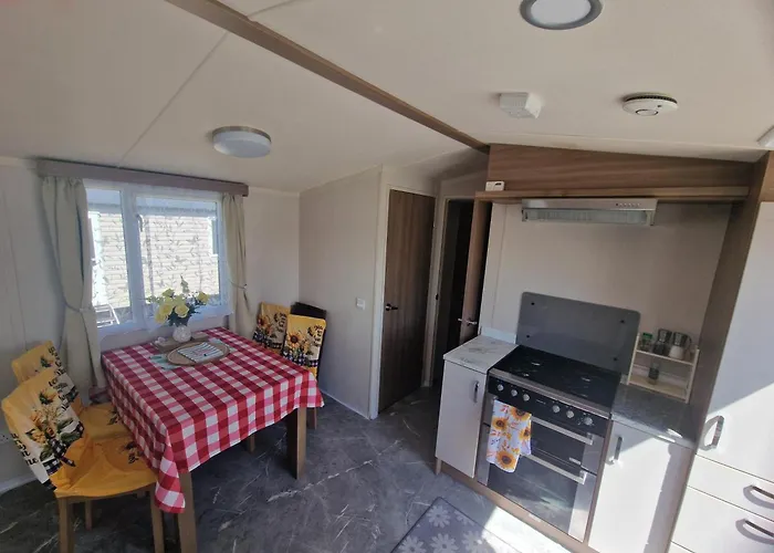 Durdlee Door, D27, Main Rd, West Lulworth, Wareham Bh20 5Pu