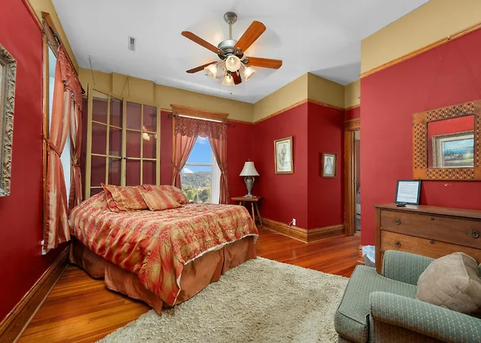 Elkader Jailhouse Inn