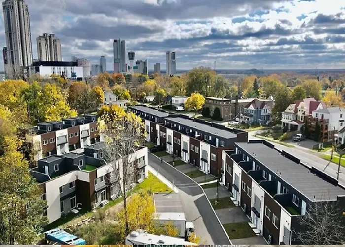 Bentley Commons Fallsview - Luxury 4 Bedroom 4 Bath Townhouse