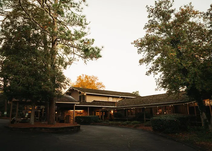 Pine Needles Lodge