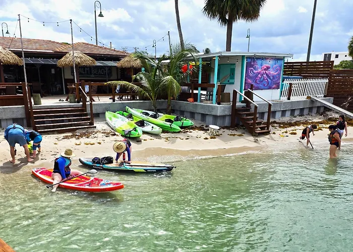 Blue Heron Bridge Hotel And Dive Club