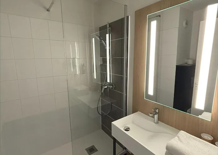Ibis Avallon Magny 