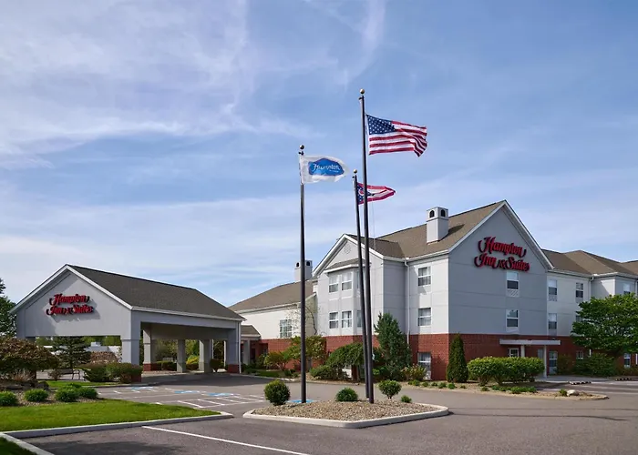 Hampton Inn & Suites Cleveland-Southeast-