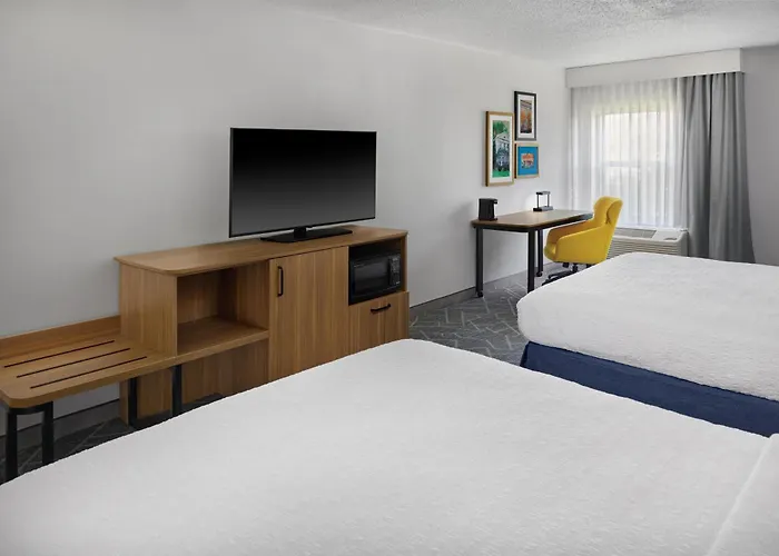 Hampton Inn & Suites Cleveland-Southeast-
