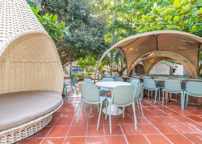 Hotel Tropical Inn