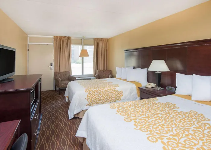 Days Inn By Wyndham I-24 Exit 4
