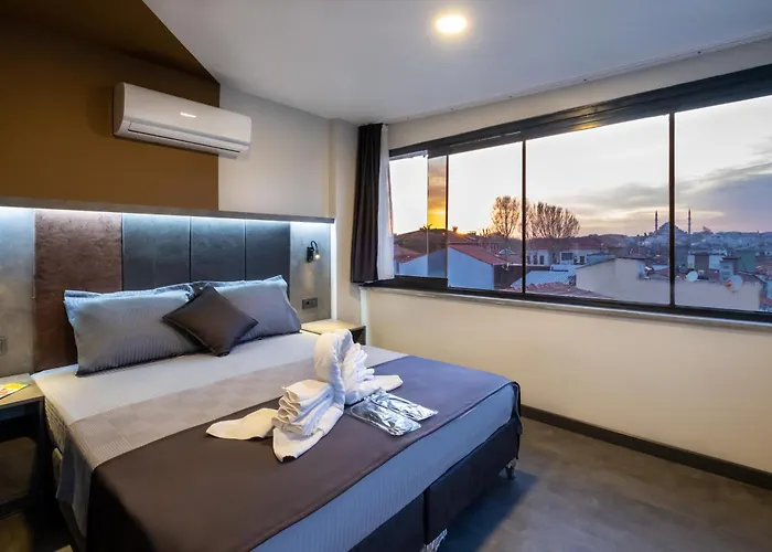 The Queen Hotel