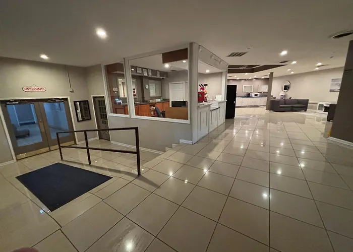 Apm Inn & Suites