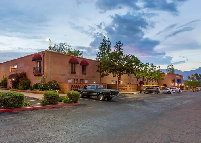 Comfort Suites Tucson Near Sabino Canyon