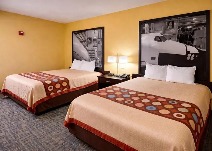 Super 8 By Wyndham Pasadena