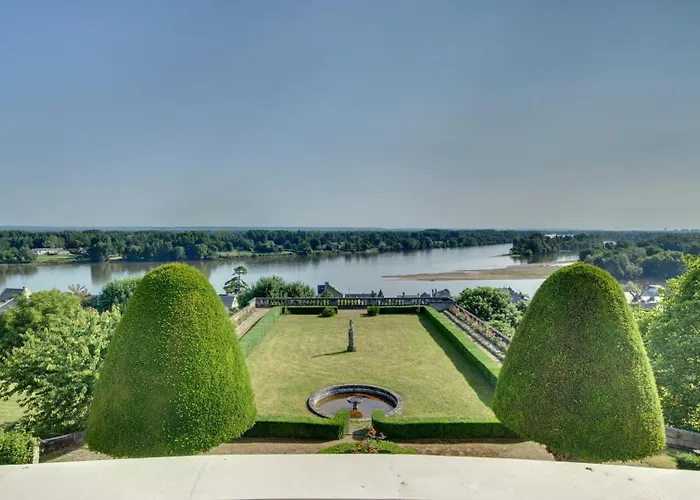 Le Château de Candes, les chambres, la Tour, les Suites