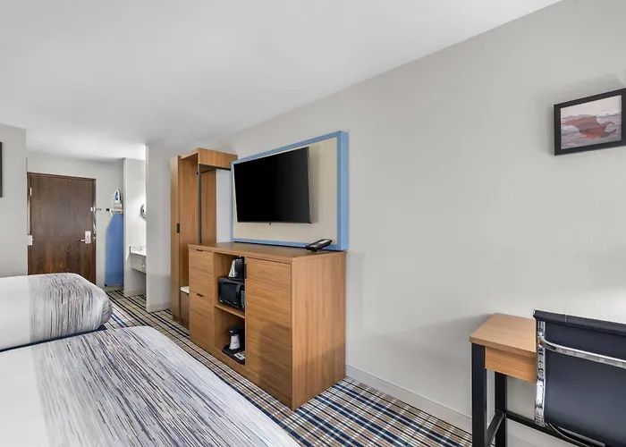Americinn By Wyndham Delafield-Milwaukee