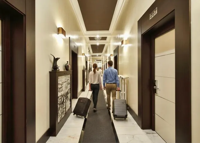 Alhambra Suites