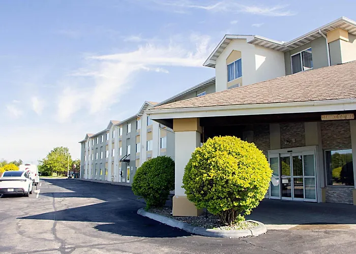 Baymont By Wyndham Maumee Toledo Hotel
