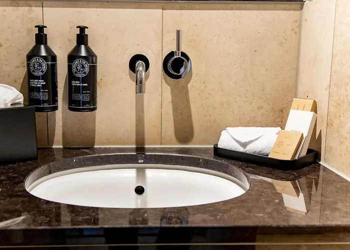 MUZE Hotel Dusseldorf - Handwritten Collection