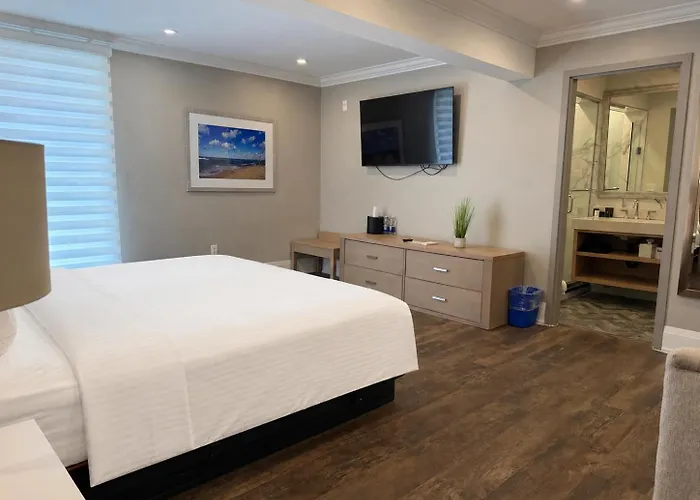 Colonial Hotel & Suites
