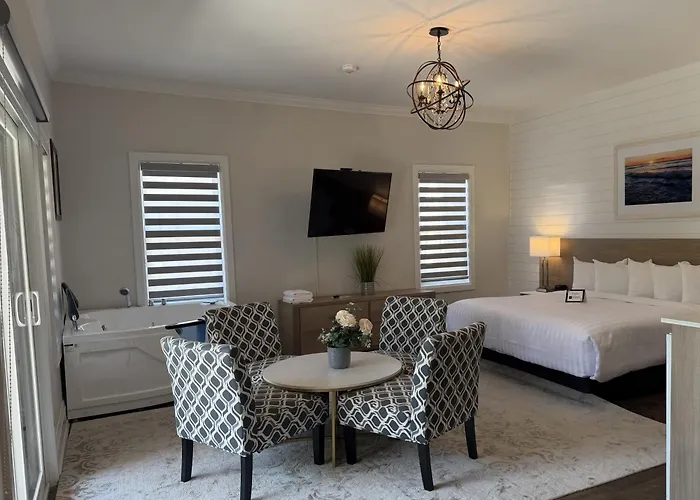 Colonial Hotel & Suites