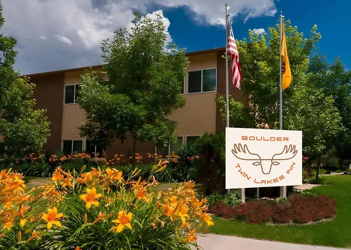 Boulder Twin Lakes Inn
