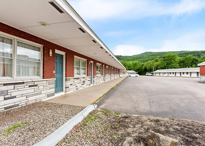 Quality Inn & Suites Gorham Riverside