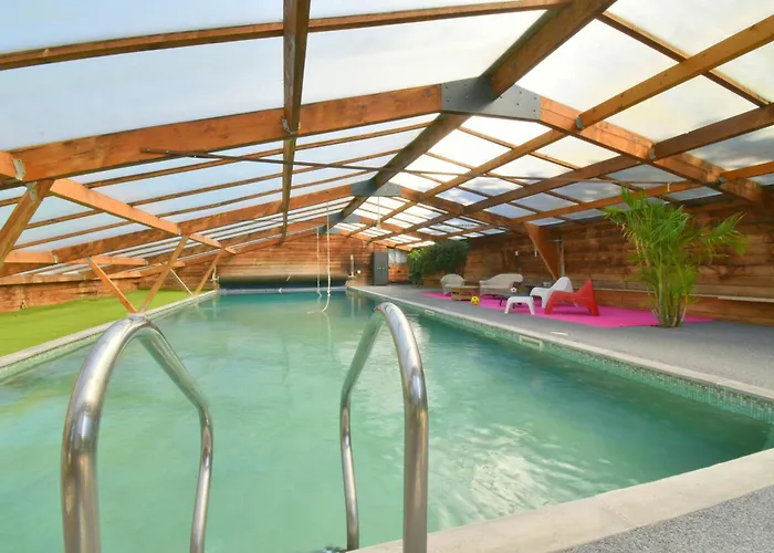 Gîte, piscine L'Ange Blanc 28 personnes