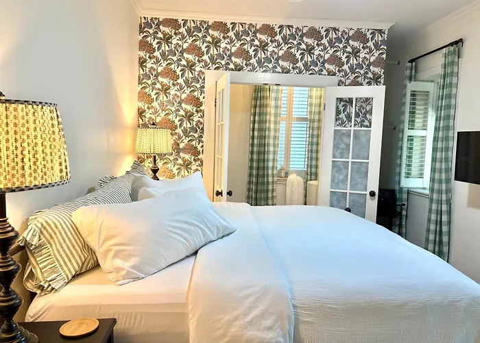 Plantation House Bed & Breakfast