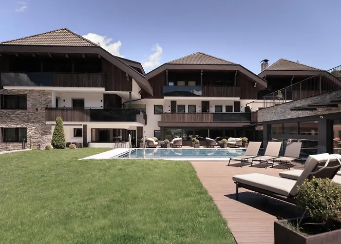 Aparthotel Familiaris - Family Apartments - Pools & Spa In Dolomites