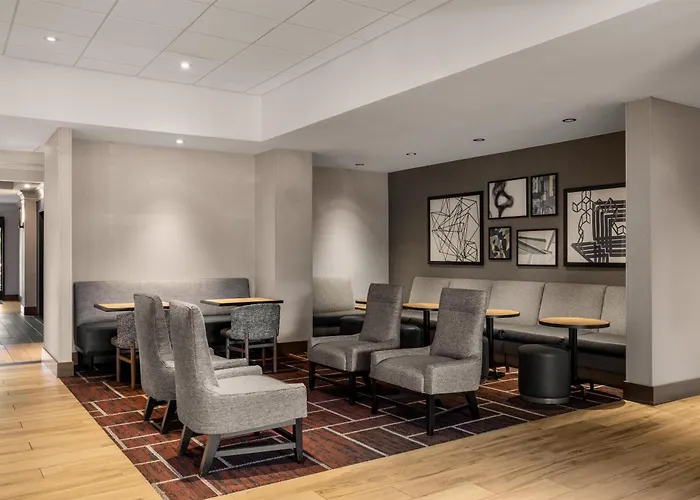 Hyatt Place Riverwalk