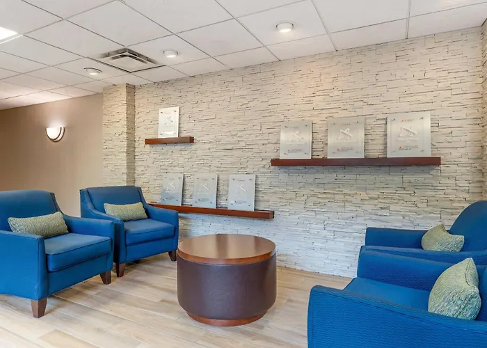 Comfort Inn & Suites Lavale - Cumberland